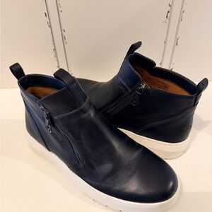 Vionic Women’s size 9.5 black leather booties/hightops